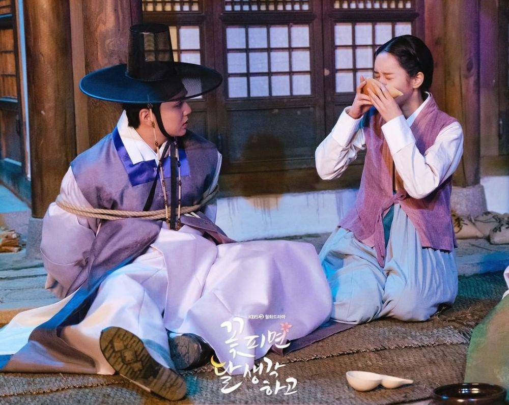 cuplikan penampilan Lee Hyeri dan Yoo Seung Ho dalam drama Moonshine (dok. KBS2/Moonshine)