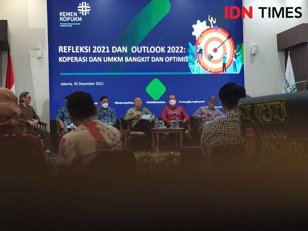 Refleksi dan outlook 2022 Kementerian Koperasi dan UKM (Kemenkop UKM) pada Kamis (30/12/2021). (IDN Times/Shemi)
