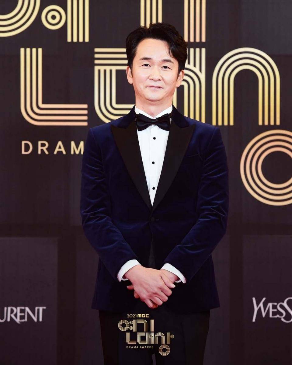 Kim Jong Tae di red carpet MBC Drama Awards 2021 (instagram.com/mbcdrama_now)