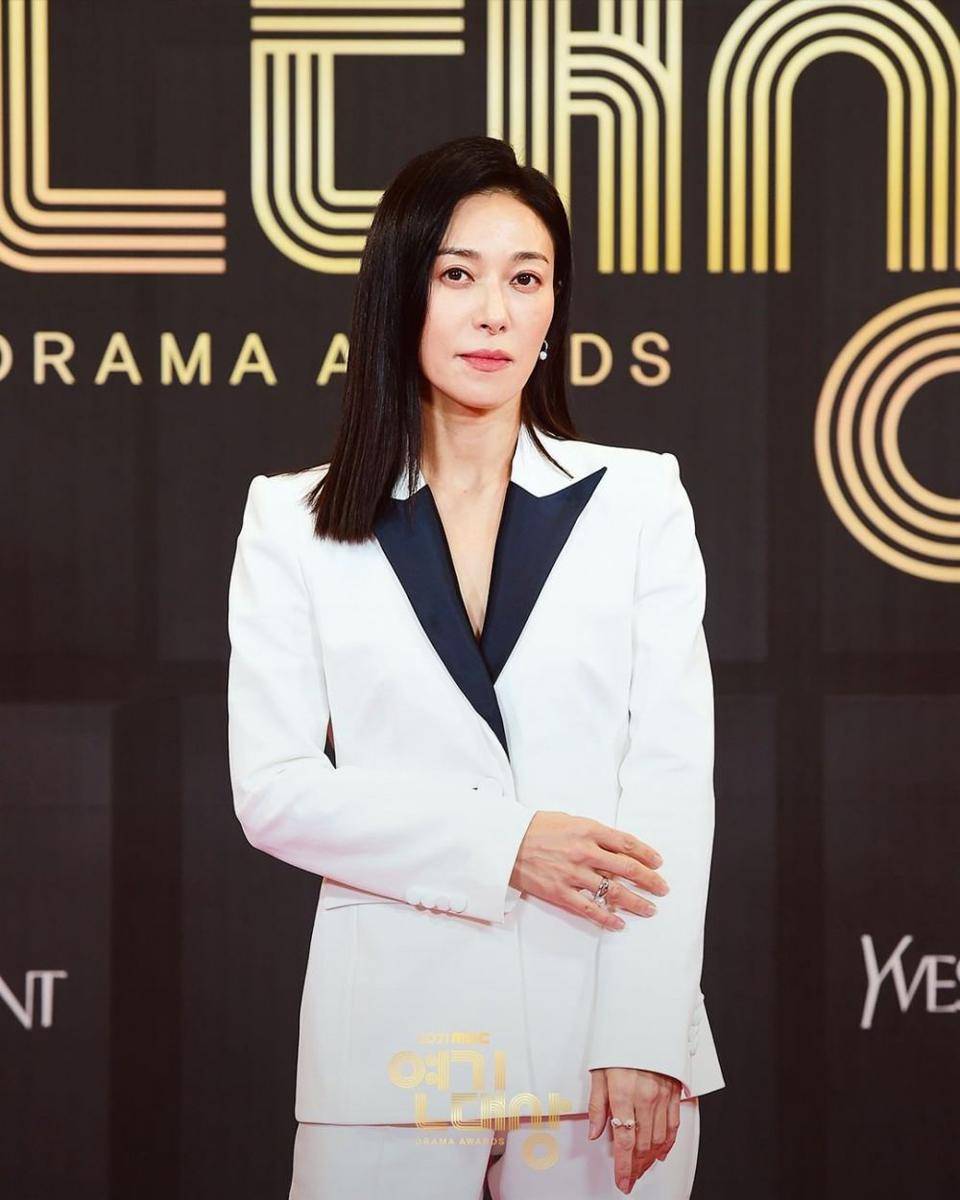 Jang Young Nam di red carpet MBC Drama Awards 2021 (instagram.com/mbcdrama_now)