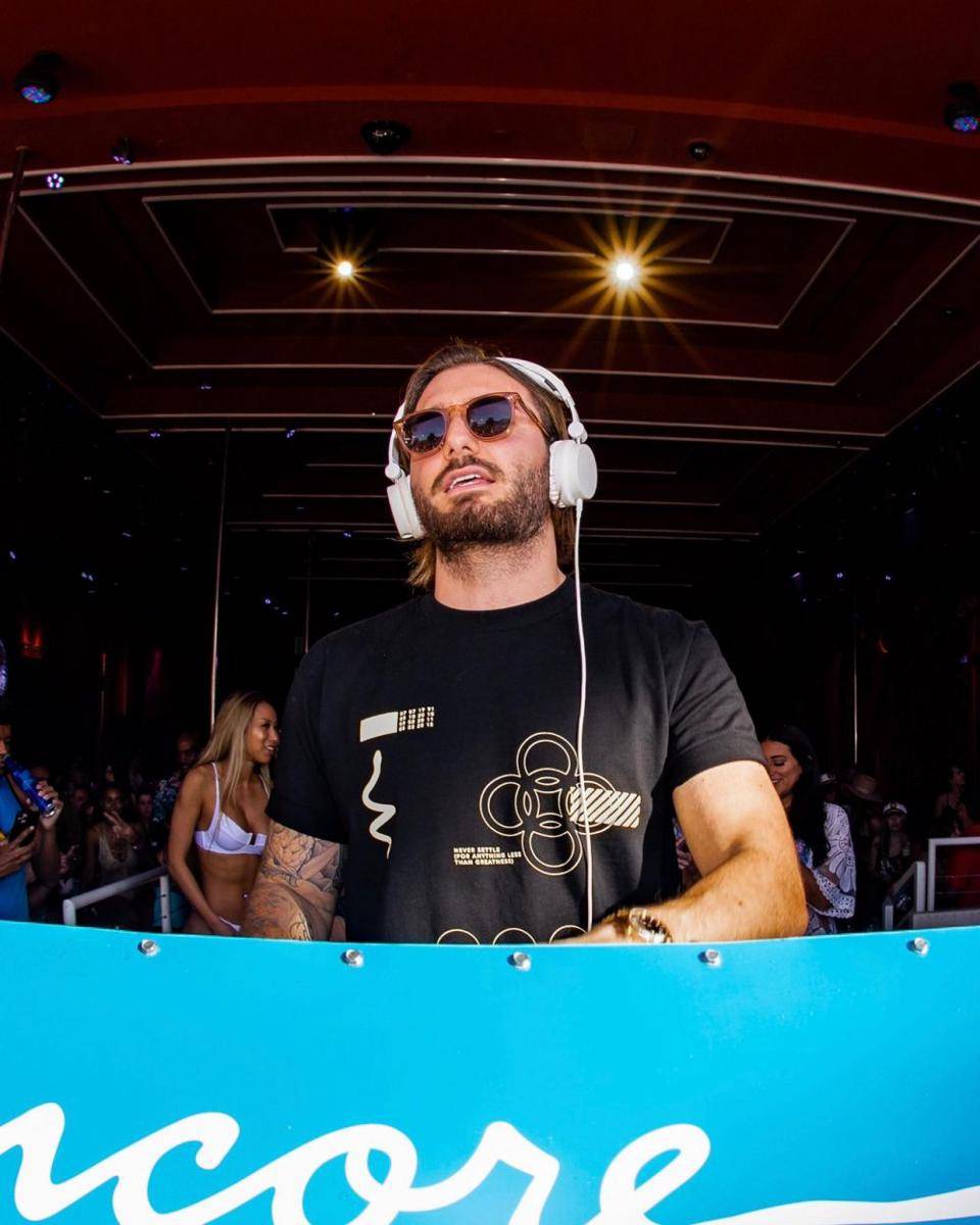 Alesso (twitter.com/Alesso)