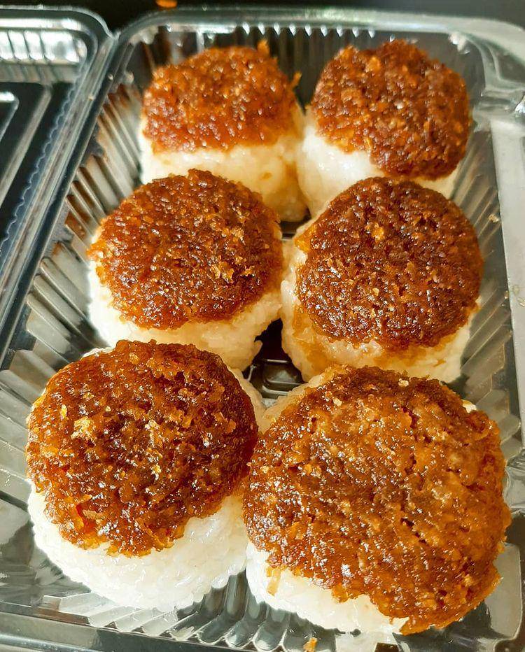 pulut inti (instagram.com/rumahkuehkakzu)