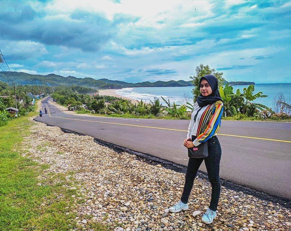 Pantai Soge (instagram.com/nickenasari_)