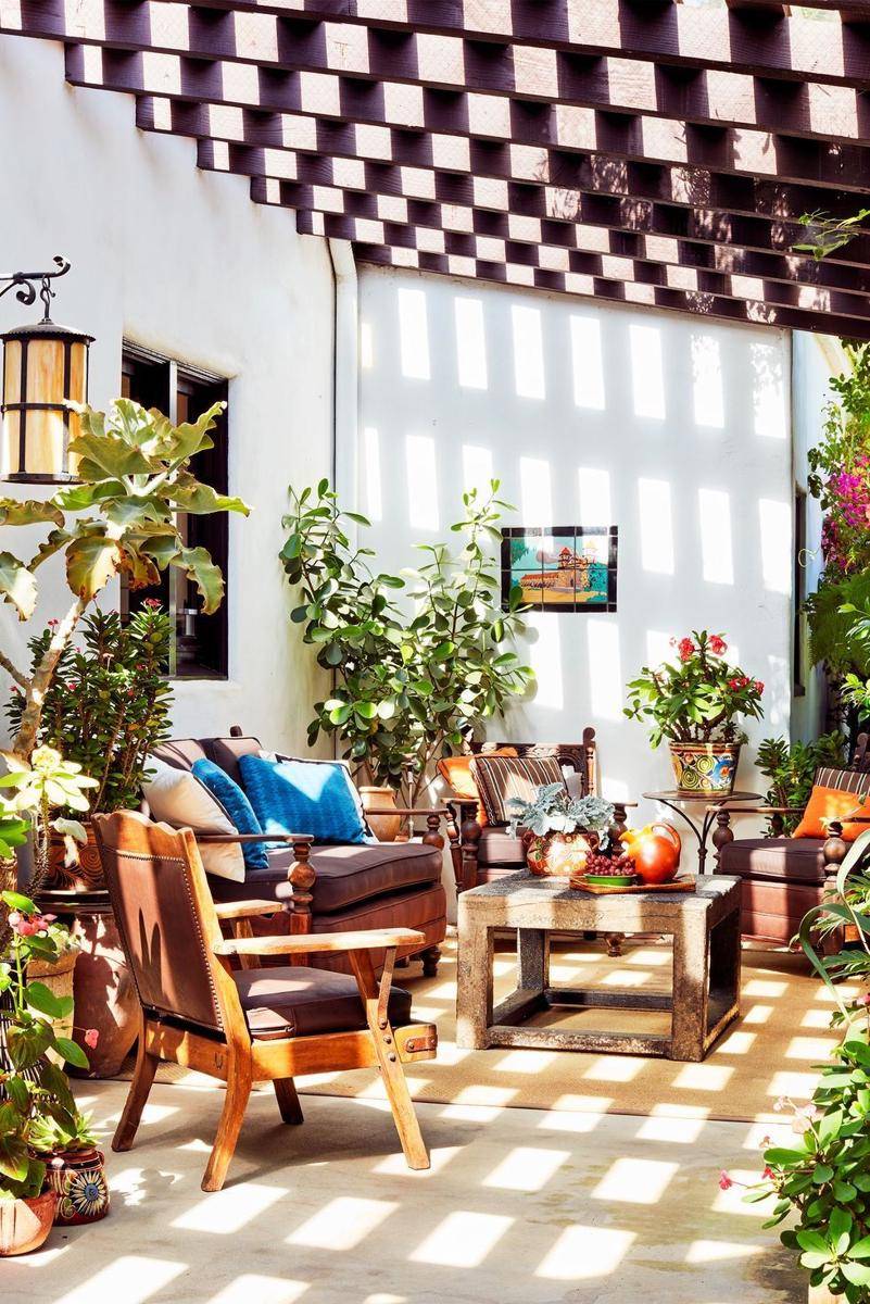 Desain Teras Pengganti Ruang Tamu (housebeautiful.com)