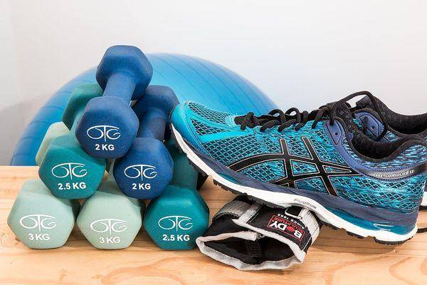 Ilustrasi sneakers untuk olahraga (pixabay/stevepb)