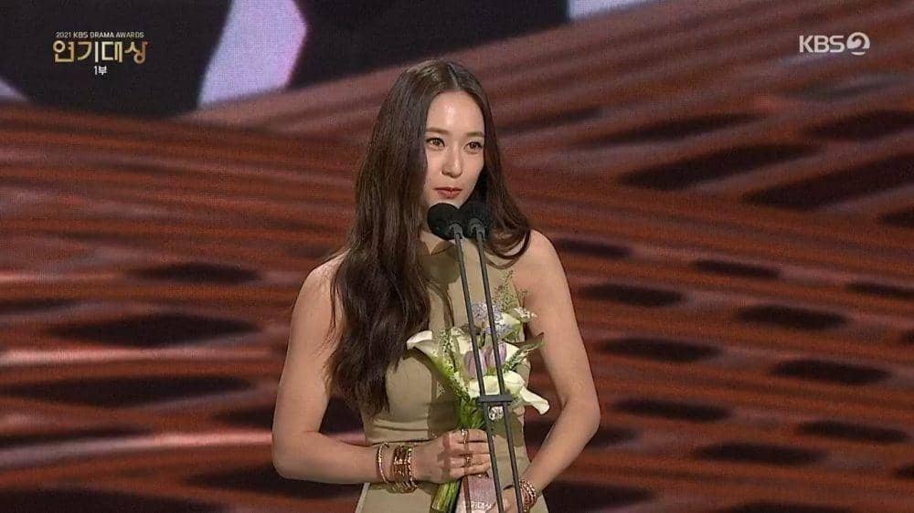 Krystal Jung (twitter.com/dearminjaee)