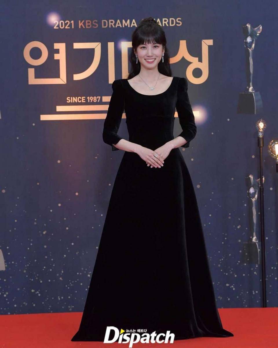 Park Eun Bin di red carpet (instagram.com/koreadispatch)