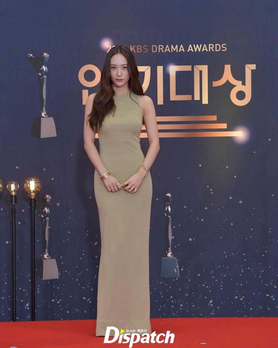 Krystal di Red Carpet (instagram.com/koreadispatch)