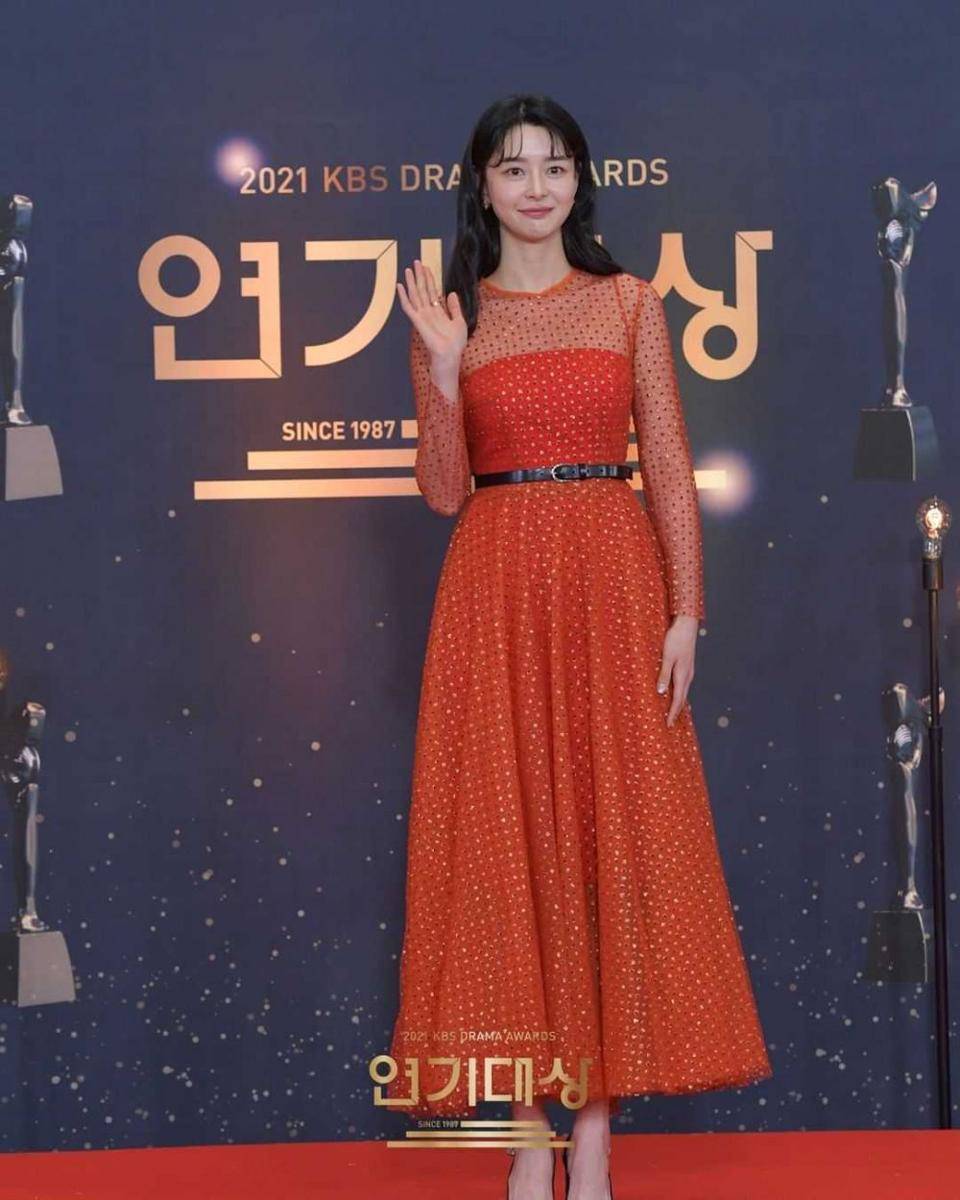 Kwon Nara di red carpet (instagram.com/kbsdrama)