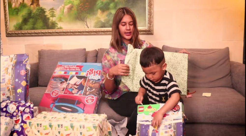 potret kado ulang tahun Kiano (youtube.com/Baim Paula)