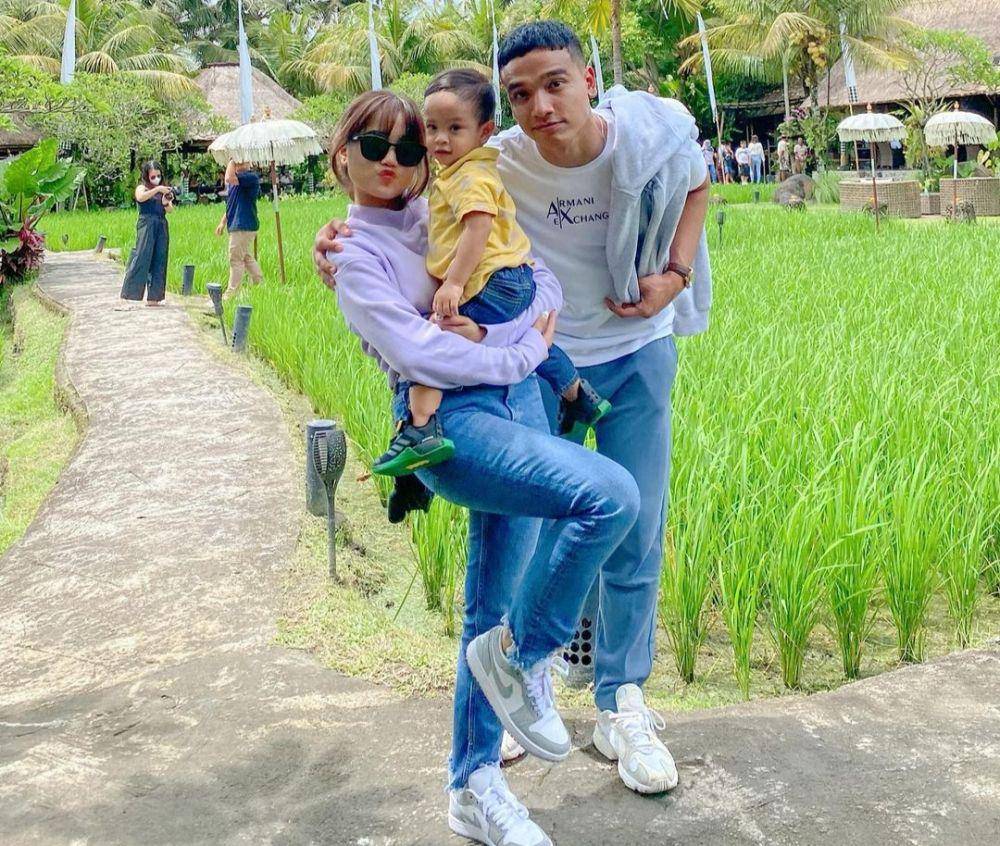 potret Fujianti Utami Putri momong keponakan bersama sang kakak (instagram.com/fuji_an)