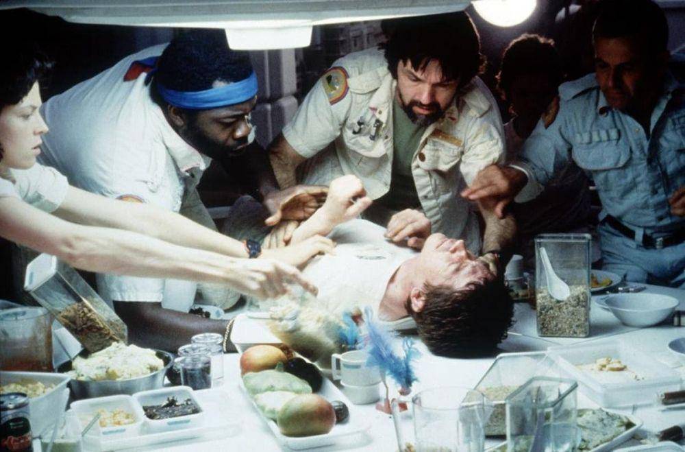 cuplikan penampilan John Hurt di film Alien (dok. Brandywine Productions/Alien)