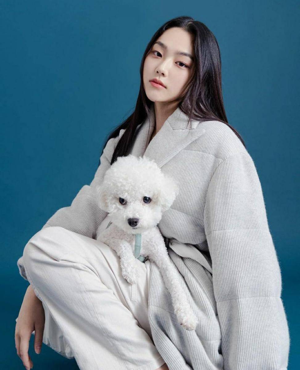 Kang Mi Na (instagram.com/_happiness_o)