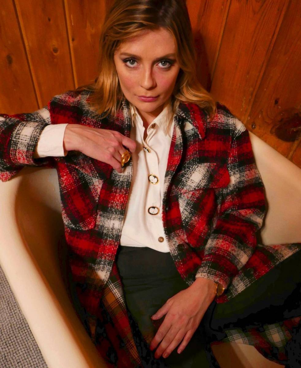 Mischa Barton (instagram.com/mischabarton)