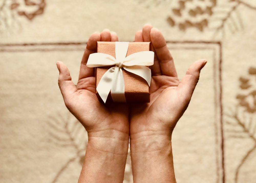 ilustrasi  hadiah (Pexels.com/Kim Stiver)