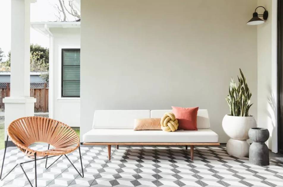 Desain Teras Pengganti Ruang Tamu (mydomaine.com)