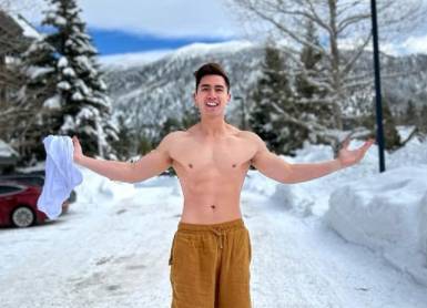 Verrell Bramasta shirtless (instagram.com/bramastavrl)
