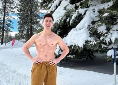 Verrell Bramasta shirtless (instagram.com/bramastavrl)