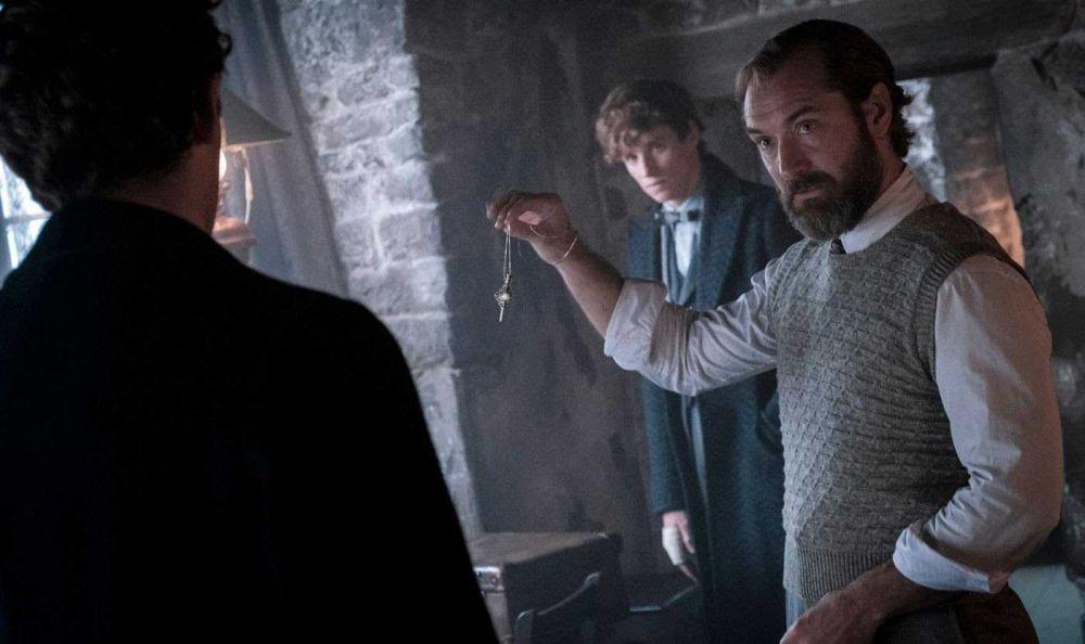 Ada Fantastic Beasts 3, 11 Film Jude Law yang Wajib Masuk Watchlist!
