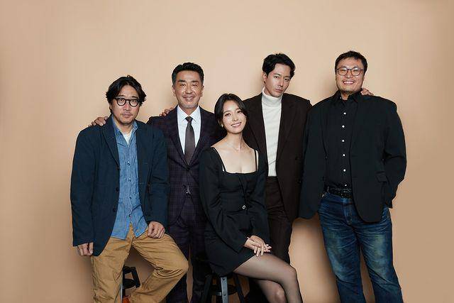 Han Hyo Joo dan para pemeran drama Moving (instagram.com/disneypluskr)