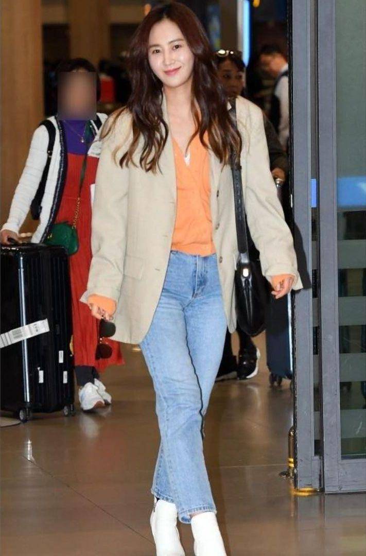 suit ala member SNSD (instagram.com/snsdoutfit)