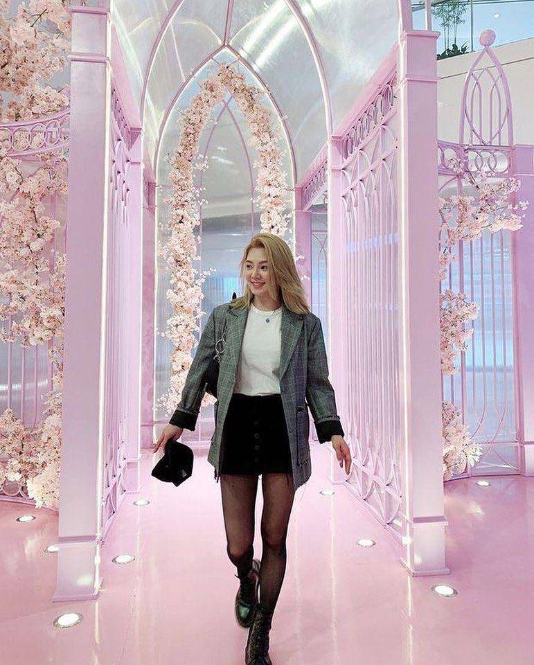 suit ala member SNSD (instagram.com/snsdoutfit)