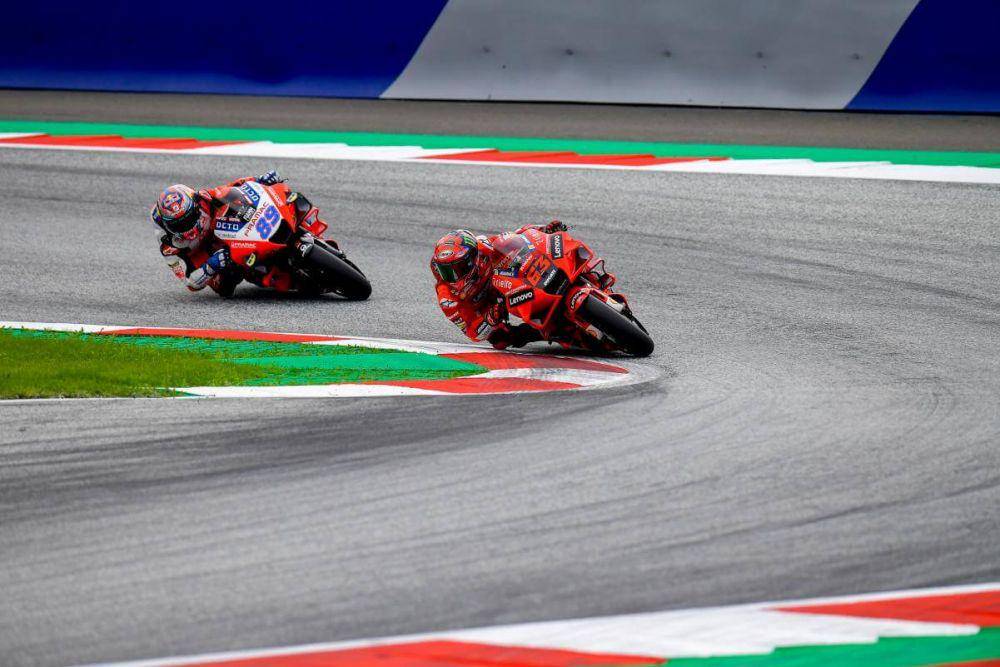 Jorge Martin dan Francesco Bagnaia (motogp.com)