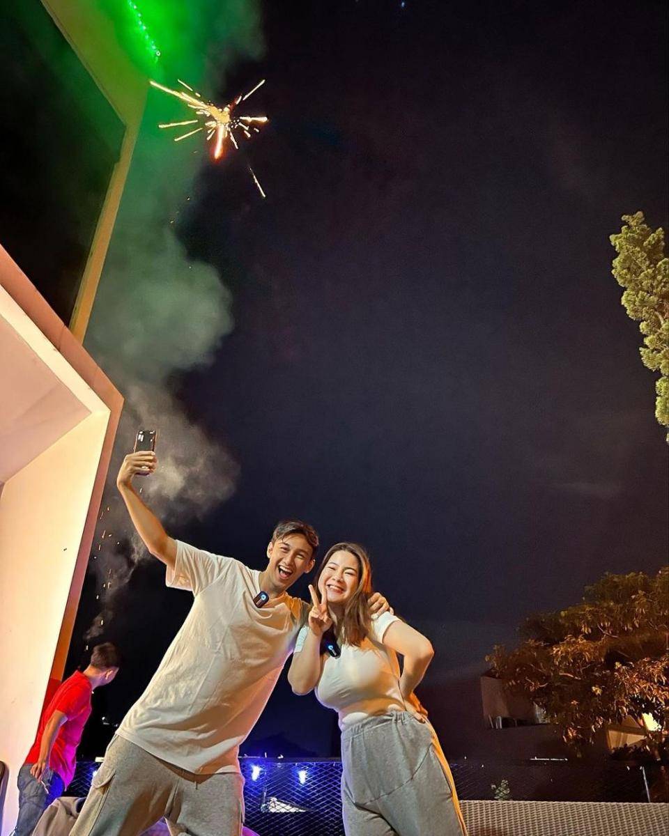 Perayaan pergantian tahun ala Felicya Angelista dan Hito Caesar. (instagram.com/felicyangelista_)