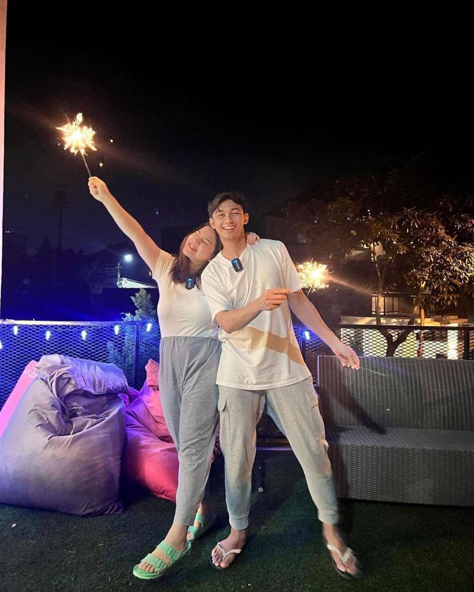 Perayaan pergantian tahun ala Felicya Angelista dan Hito Caesar. (instagram.com/felicyangelista_)