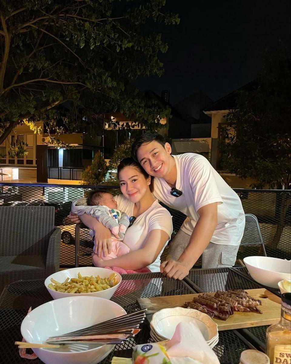 Perayaan pergantian tahun ala Felicya Angelista dan Hito Caesar. (instagram.com/felicyangelista_)