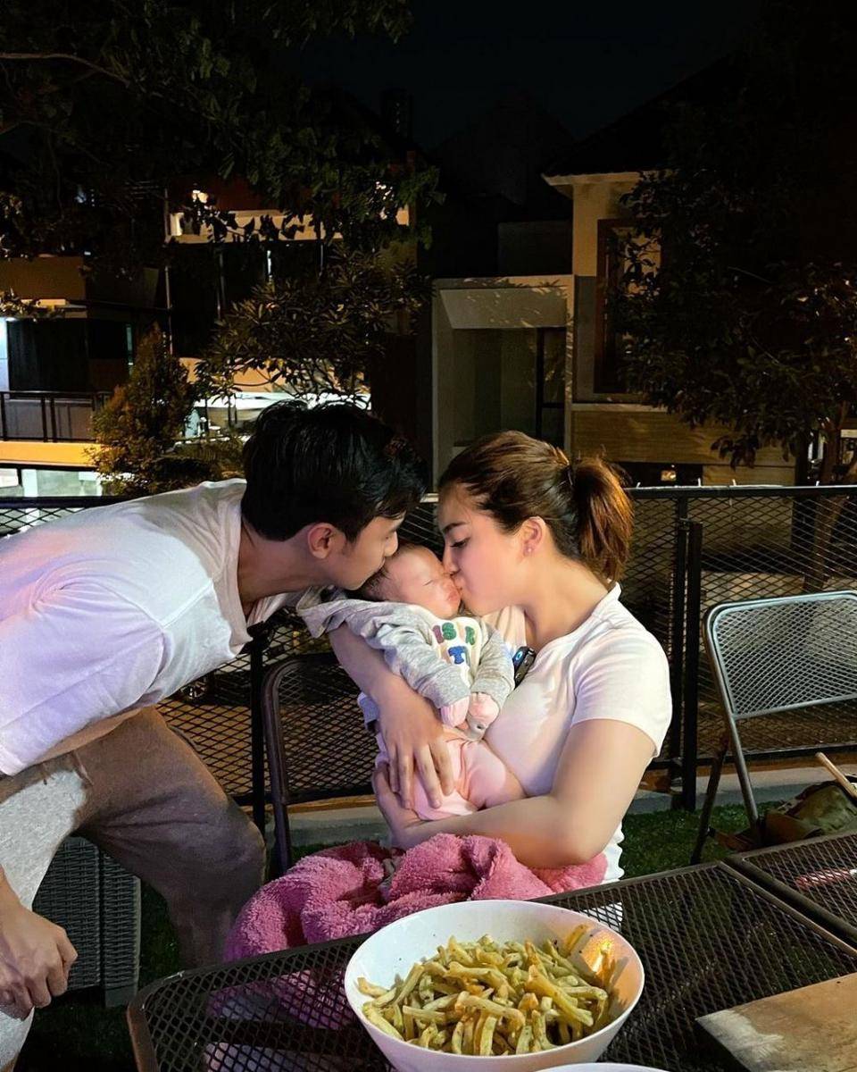 Perayaan pergantian tahun ala Felicya Angelista dan Hito Caesar. (instagram.com/felicyangelista_)