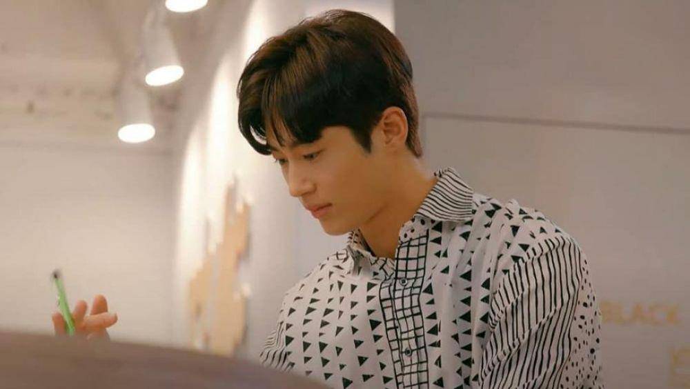 Byeon Woo Seok di drama Office Watch 3 (instagram.com/varoent_official)