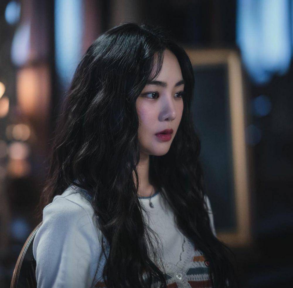 Han Ji Eun di drama The Witch's Dinner (instagram.com/secretent_official)