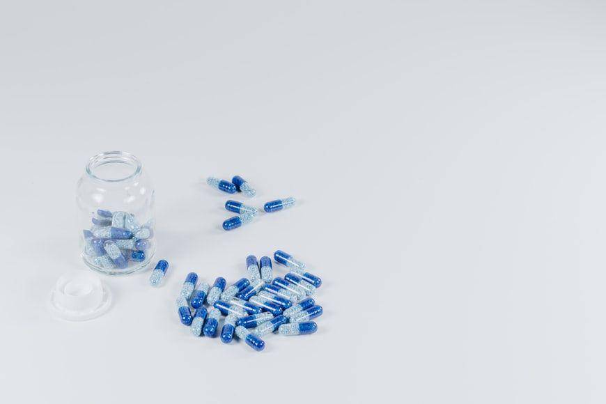Ilustrasi obat COVID-19. (Unsplash.com/Pawel Czerwinski)