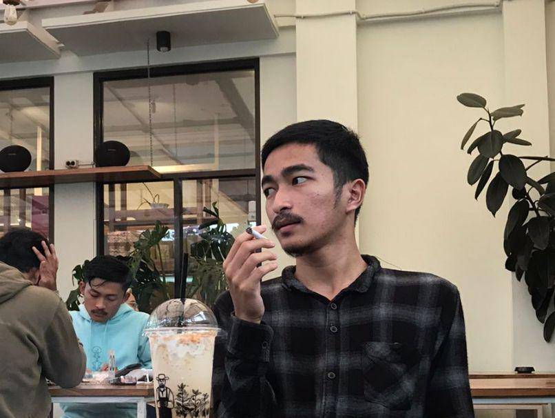 pengunjung sedang bersantai di Collega Coffee, Garut (dok. pribadi/Mimar Fakhruddin)