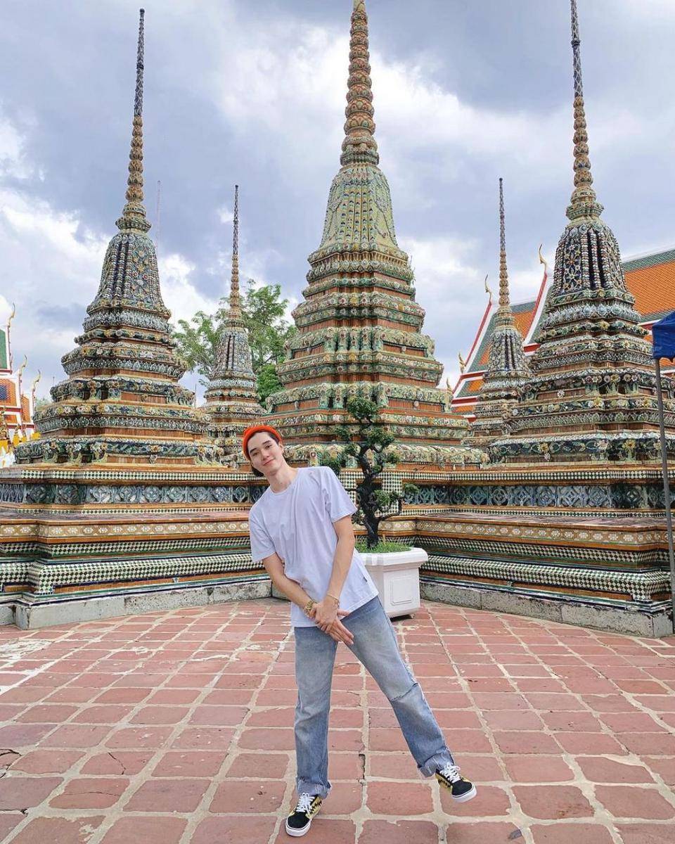 Gaya busana Nani Hirunkit (instagram.com/hirunkit_)