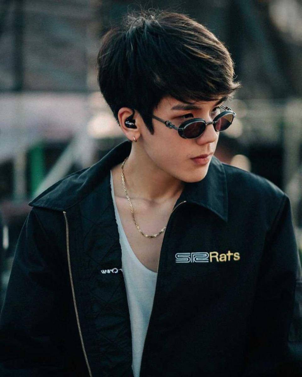 MEYOU (instagram.com/mew)