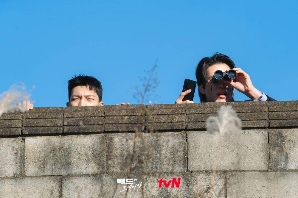 Lee Dong Wook dan Wi Ha Joon di Bad and Crazy (instagram.com/tvn_drama)