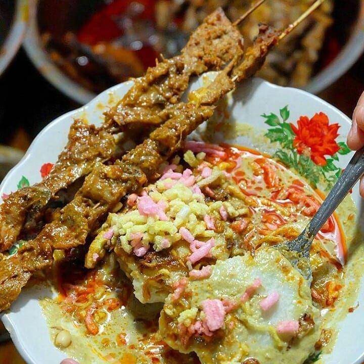 kupat sate blengong (instagram.com/kupatsate_blengong)