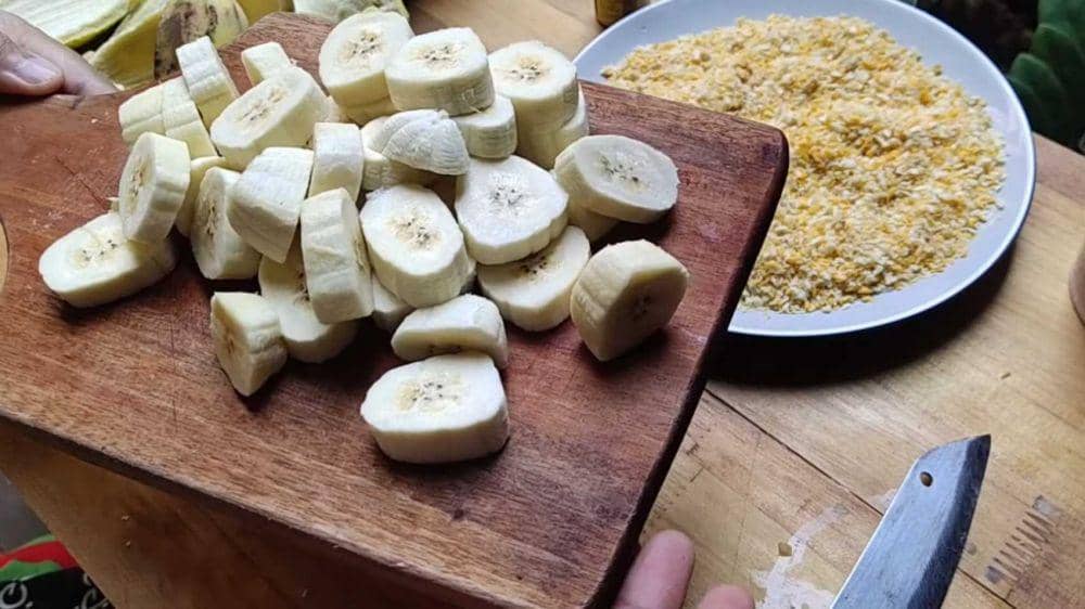 pisang kepok (youtube.com/dewi18rose Kitchen)