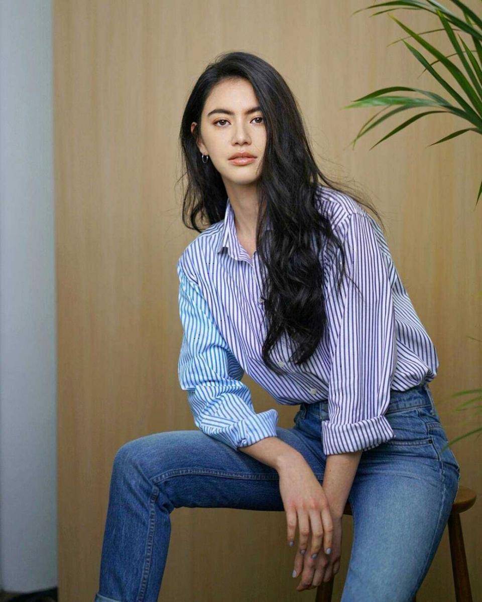 outfit bermotif ala Mai Davika (instagram.com/davikah)