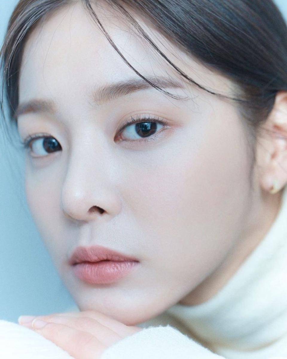 Seol In Ah (instagram.com/_seorina)