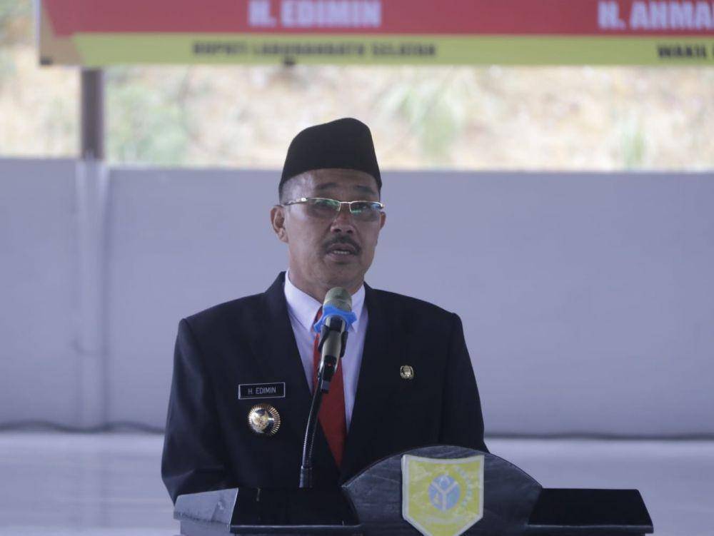 Bupati Labusel, Edimin ketika melantik 52 Pejabat Pimpinan Tinggi Pratama, Pejabat Administrator dan Pejabat Pengawas di lingkungan Pemkab Labusel, Jumat (31/12/2021) siang. (Dok. IDN Times)