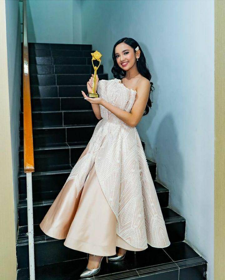Lyodra sebagai Uprising Singer of the Year. Instagram.com/lyodraofficial