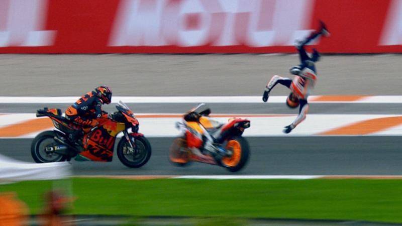 Alex Marquez mengalami highside dan terpental ke atas. (motogp.com)