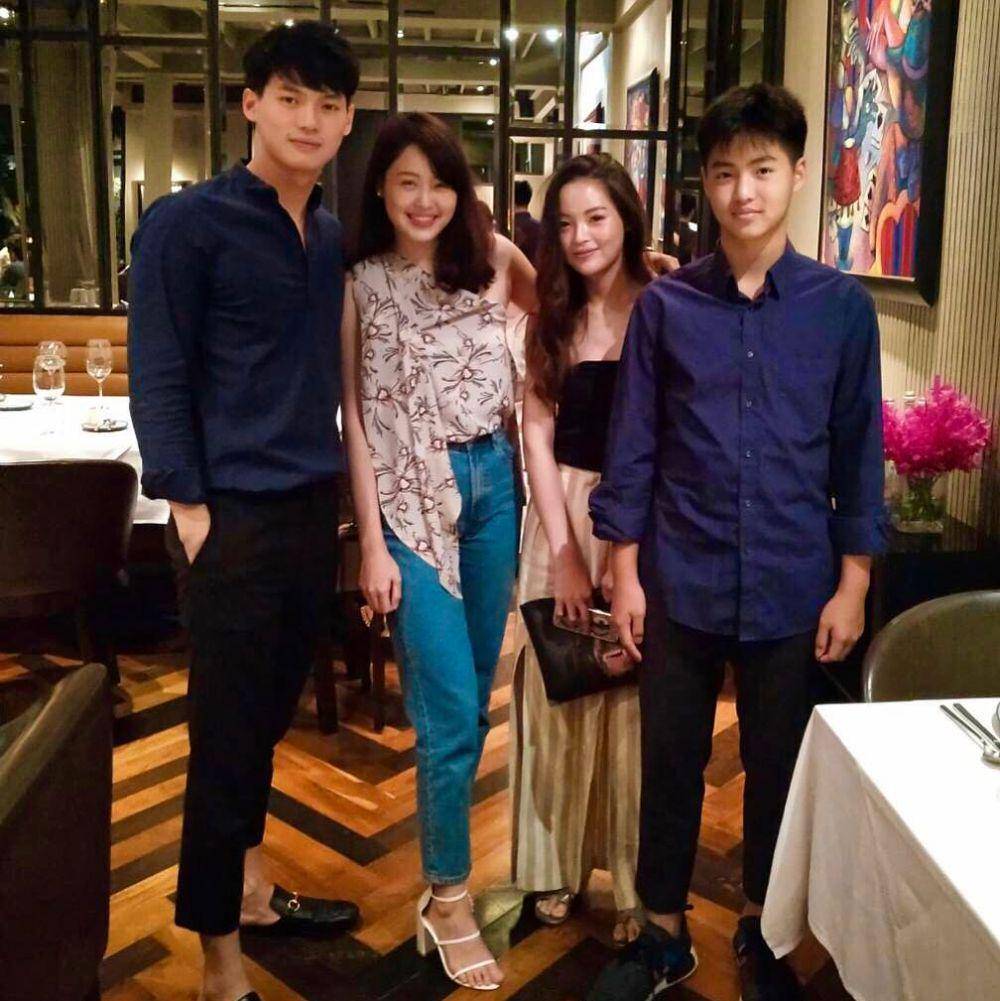 Win dan Mick bersama kakak-kakak perempuannya. (instagram.com/mingieee)