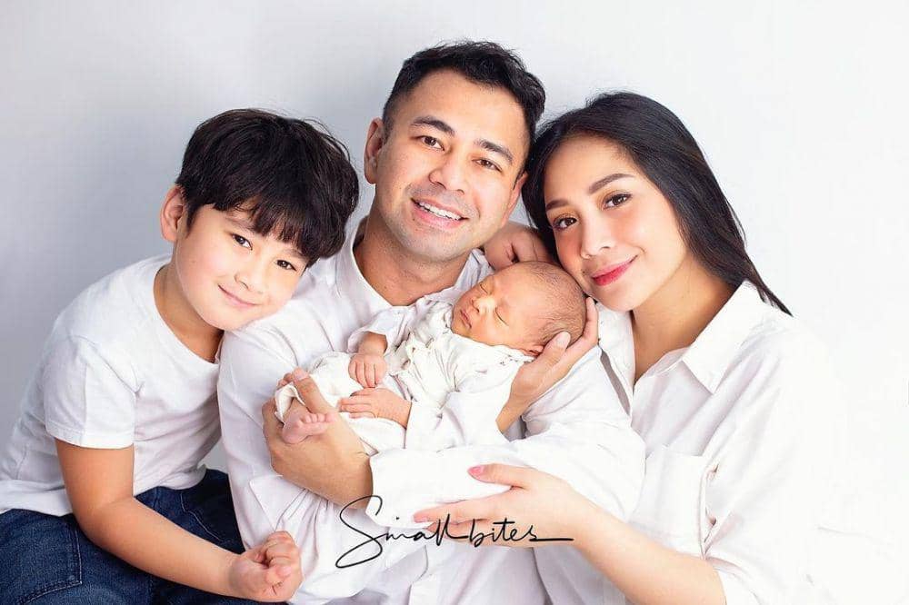 potret keluarga pasangan Raffi Ahmad dan Nagita Slavina yang berulang tahun pada 17 Februari (instagram.com/raffinagita1717)