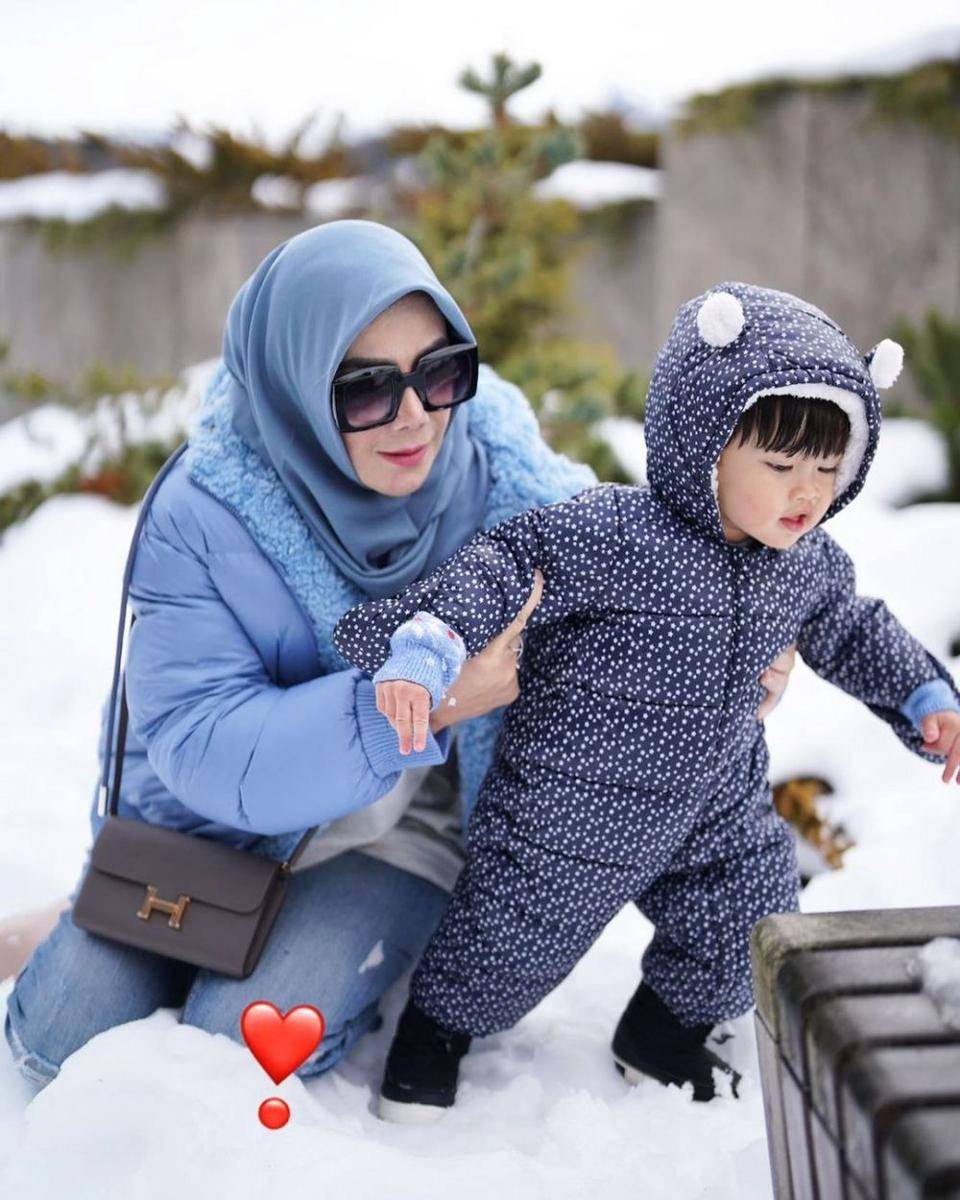 potret Lydia Kandau dan cucunya (instagram.com/amy_r_qanita)