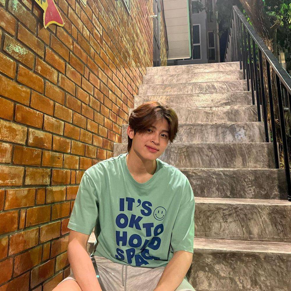style nongkrong kasual ala Pond Naravit (instagram.com/ppnaravit)