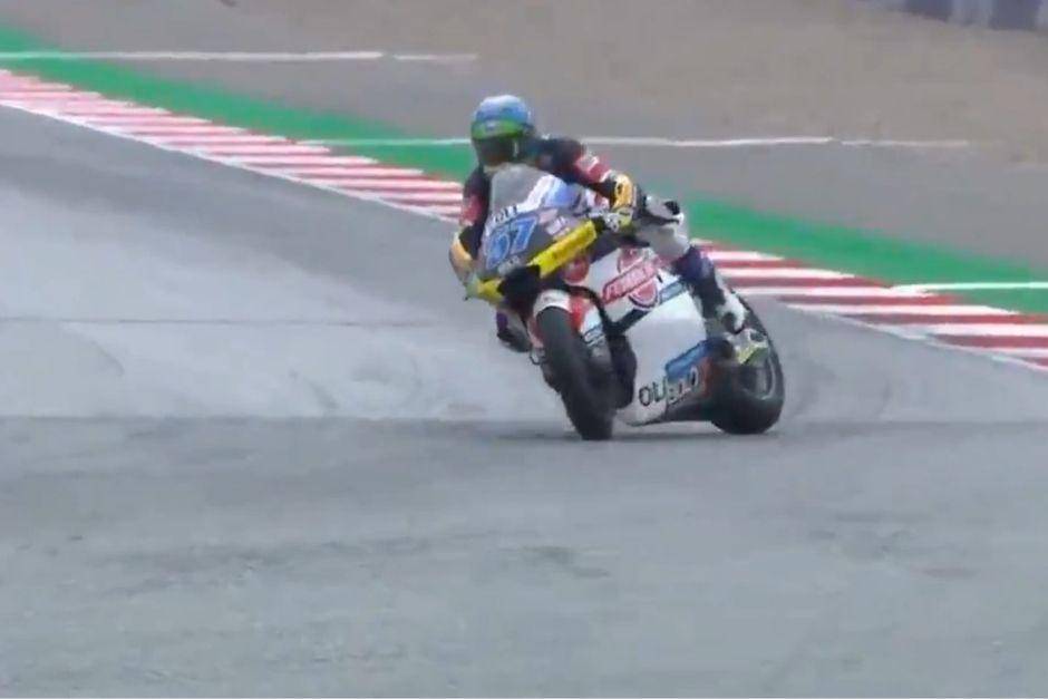 Edgar Pons mengalami 'backing it in' pada Moto2 Austria 2020. (twitter.com/motogp)